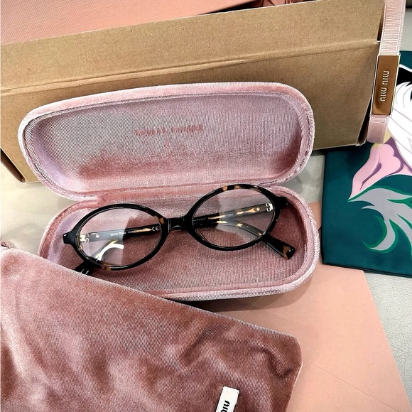 Miu Miu Regard sunglasses  Women's Glasses - Picture 2 of 4